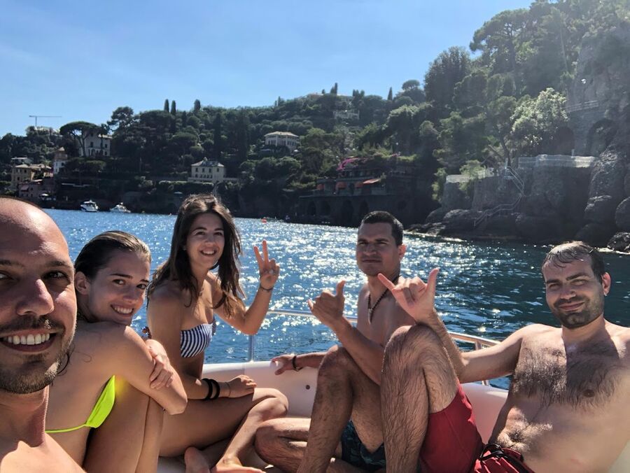 Robinson con gli amici in barca